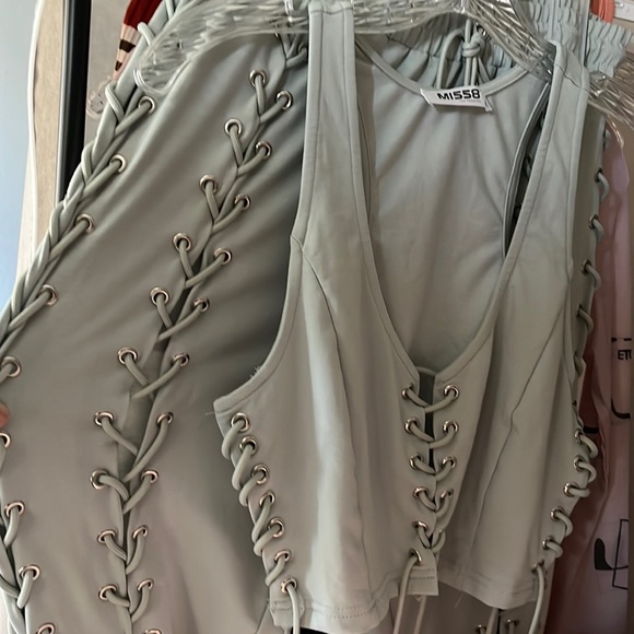 Strung up 2 Piece pants set. Very Stretchy and comfortable. The item is bran new - Picture 1 of 3